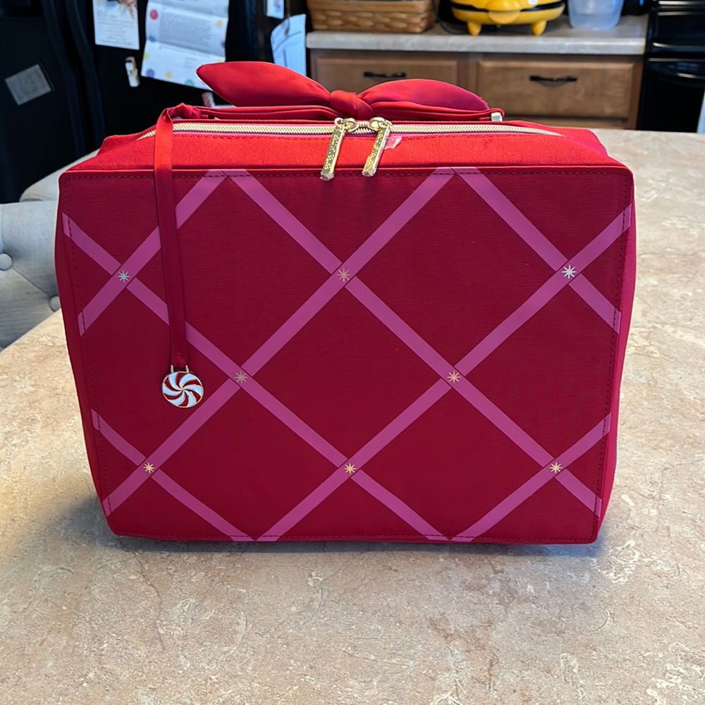 NWOT Estée Lauder make up bag
